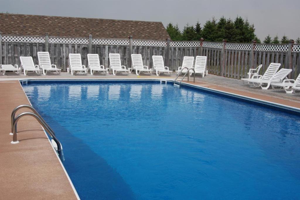 פרום Shining Waters Country Inn מראה חיצוני תמונה