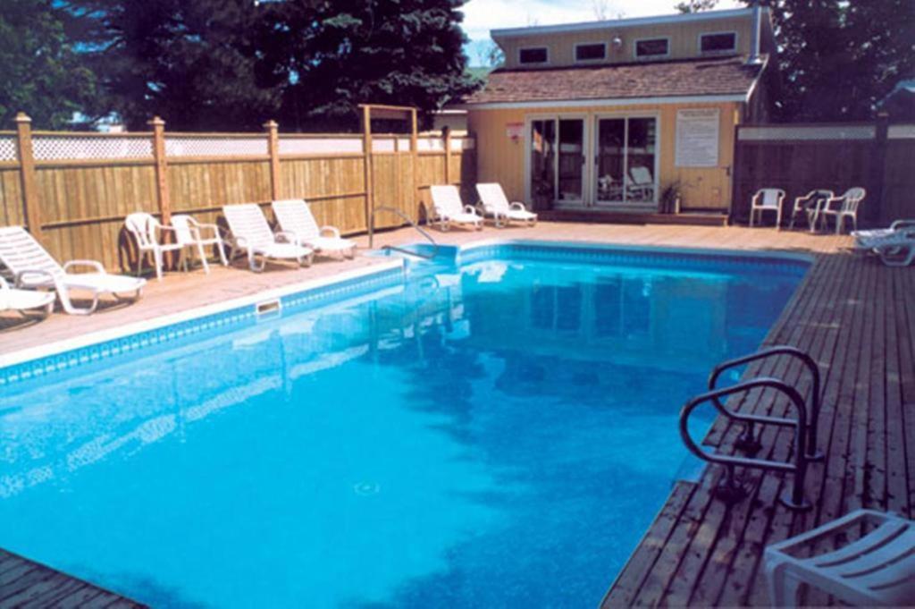 פרום Shining Waters Country Inn מראה חיצוני תמונה