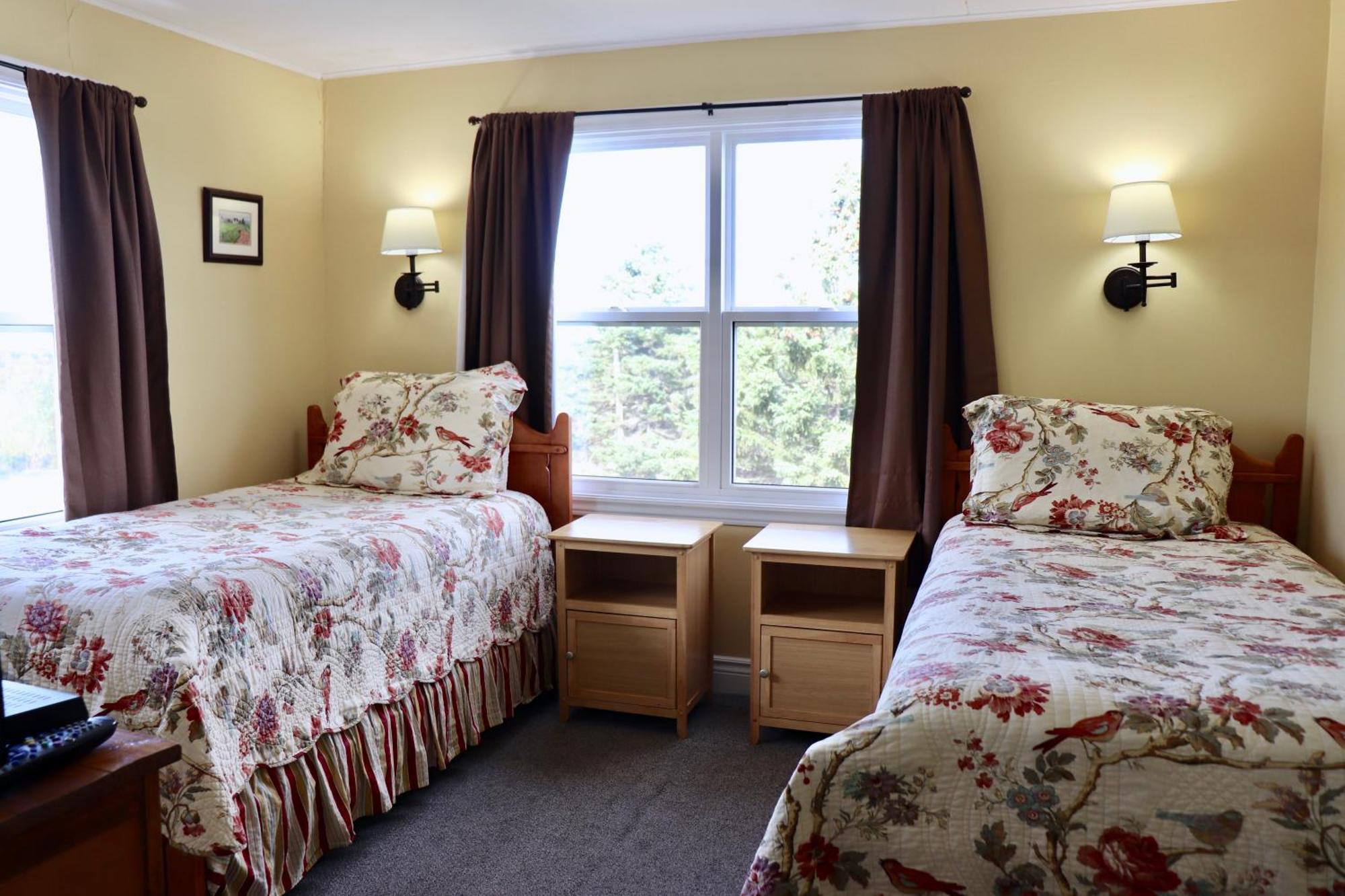 פרום Shining Waters Country Inn מראה חיצוני תמונה