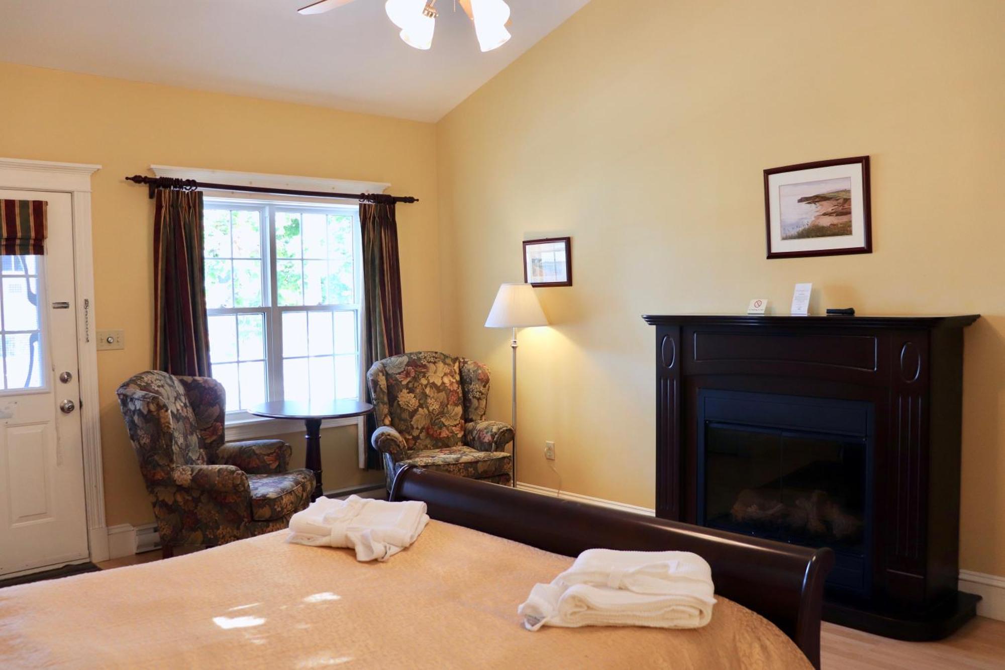פרום Shining Waters Country Inn מראה חיצוני תמונה