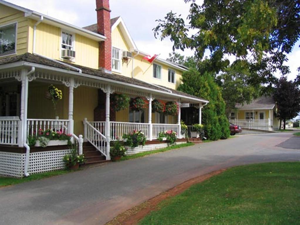פרום Shining Waters Country Inn מראה חיצוני תמונה