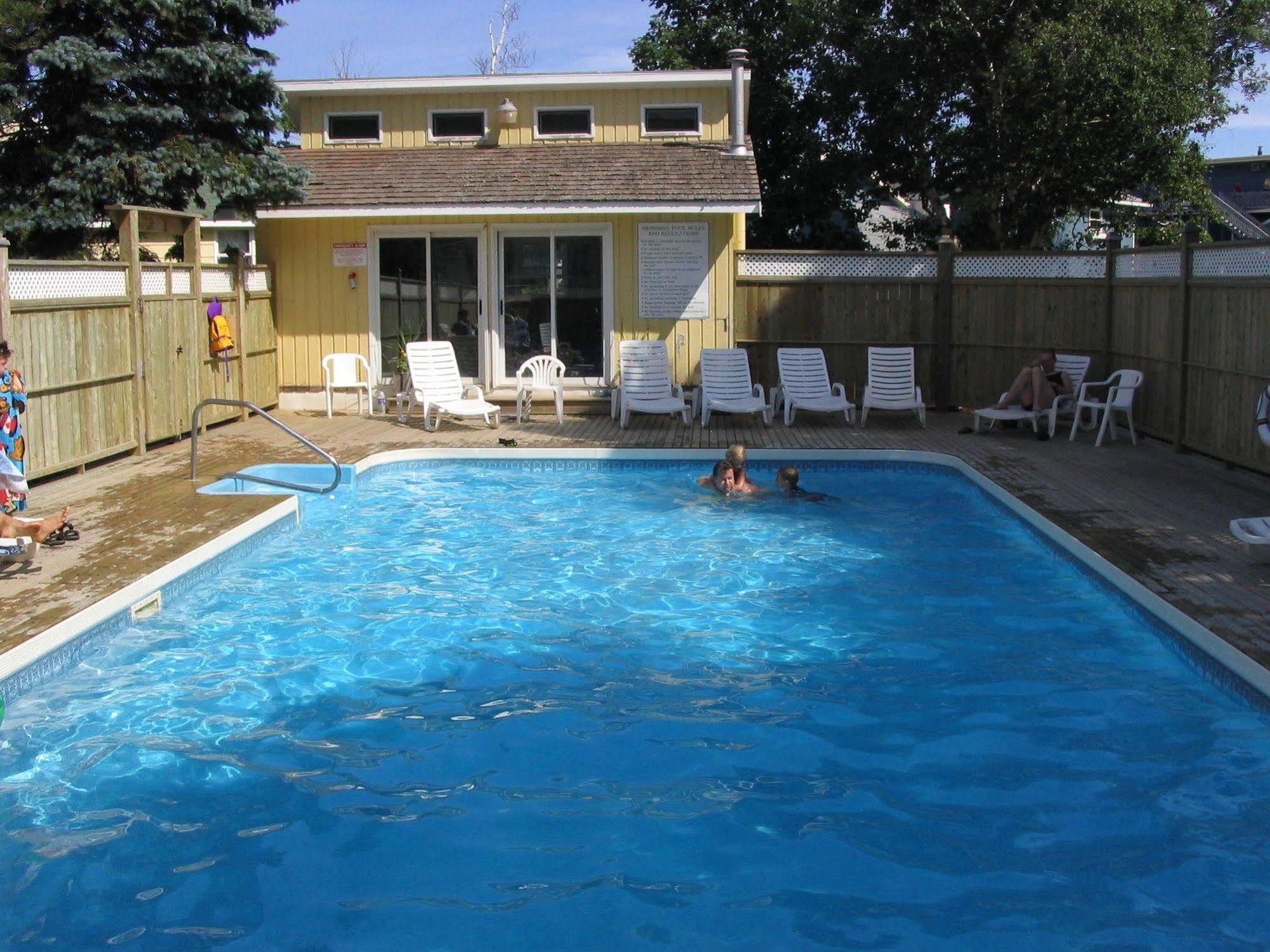 פרום Shining Waters Country Inn מראה חיצוני תמונה