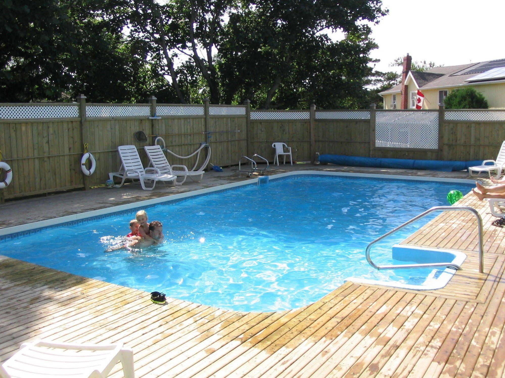פרום Shining Waters Country Inn מראה חיצוני תמונה