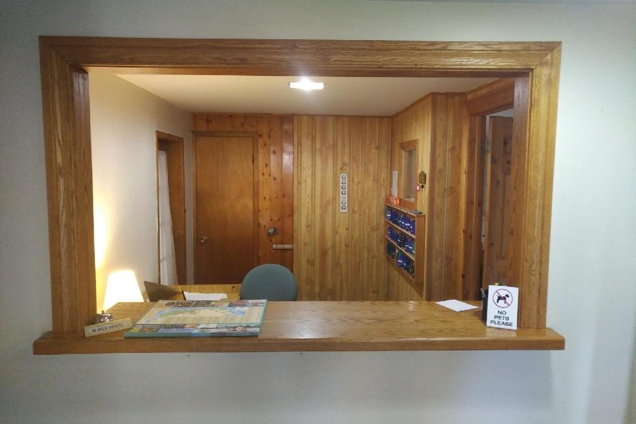 פרום Shining Waters Country Inn מראה חיצוני תמונה