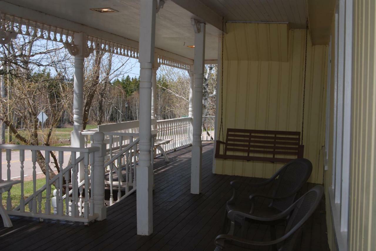 פרום Shining Waters Country Inn מראה חיצוני תמונה