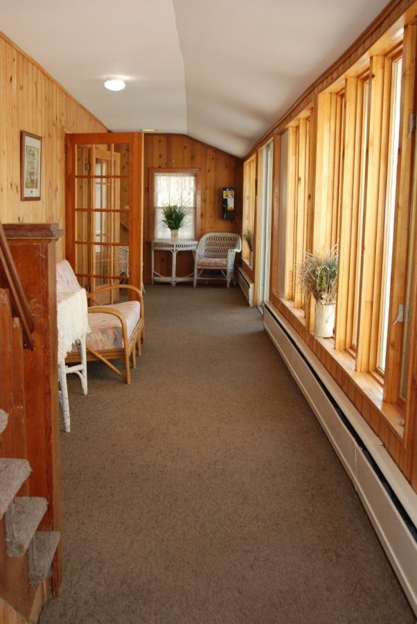 פרום Shining Waters Country Inn מראה חיצוני תמונה